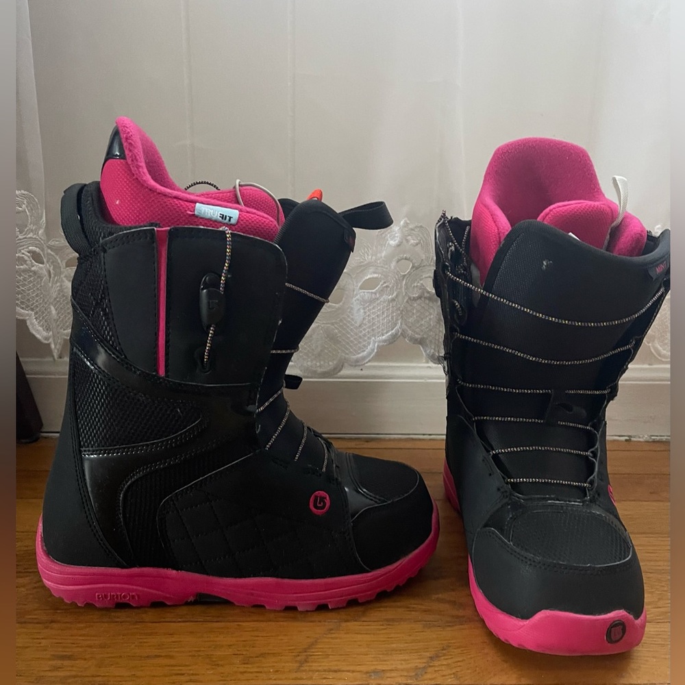 Burton “Mint” black and pink snowboard boots.
